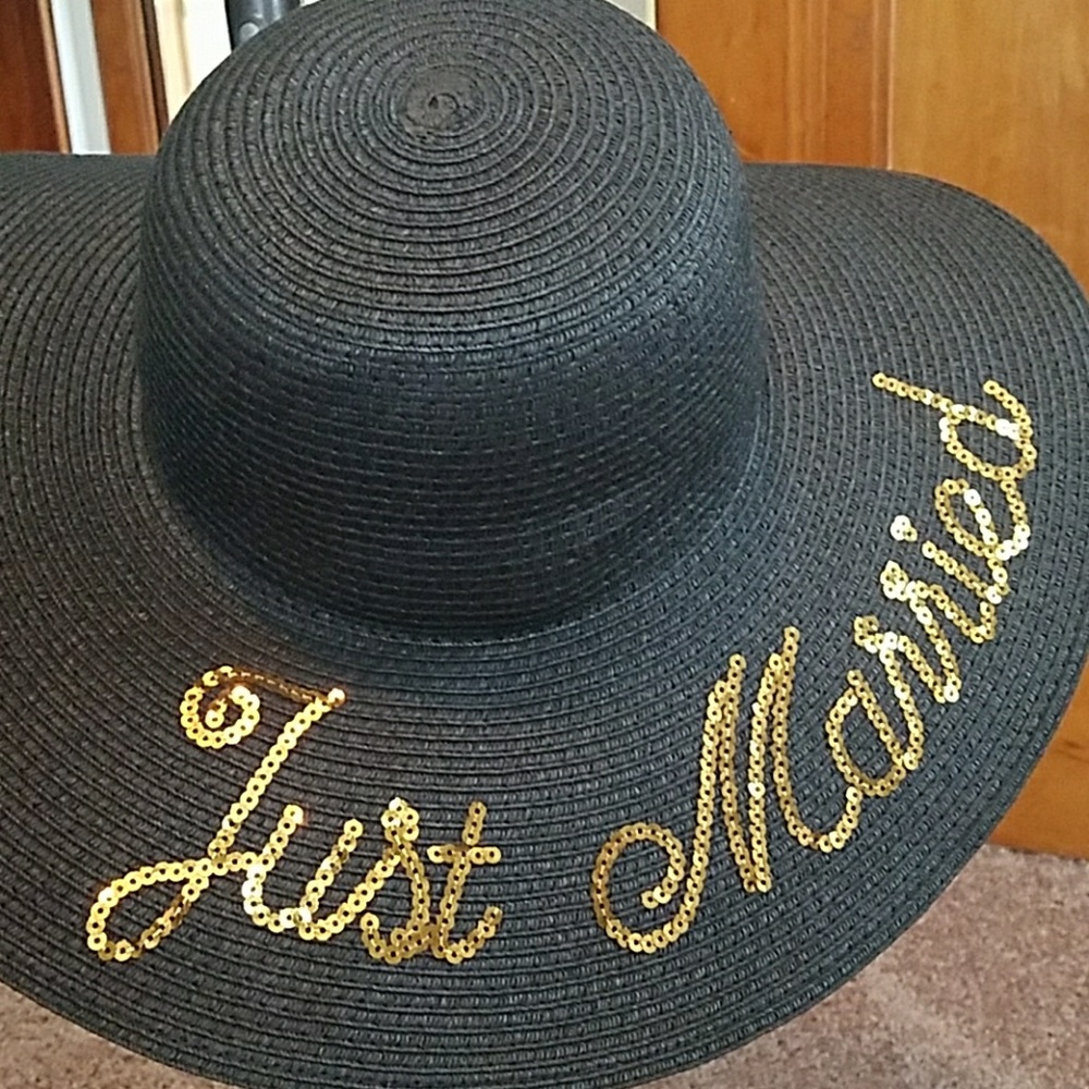 Betsey Johnson just married floppy sun hat
